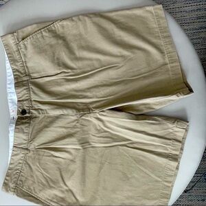 Mens Dockers shorts W42    Dark khaki color